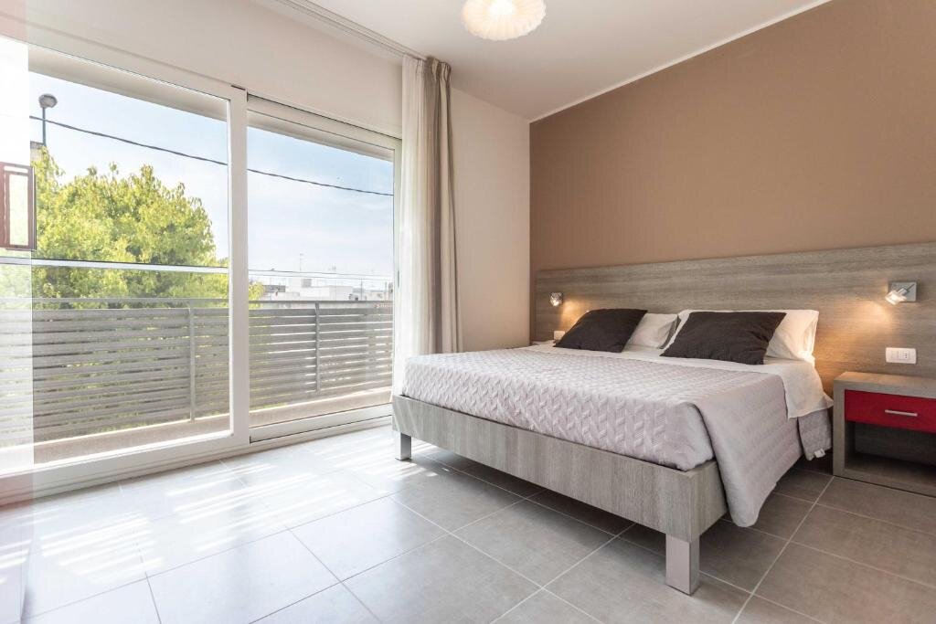 Camera da letto di un appartamento del Blu Marine Residence