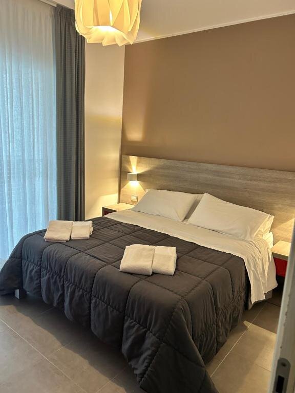 Camera da letto di un appartamento del Blu Marine Residence